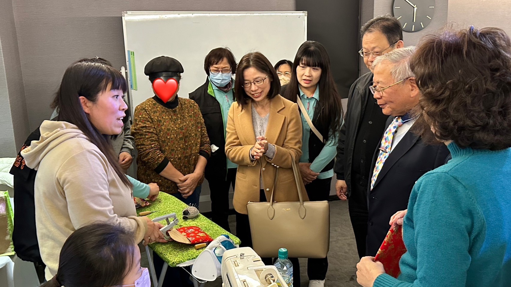 春節送暖被害人,法務部、地檢署、犯保協會陪馨生家庭圍爐過新年