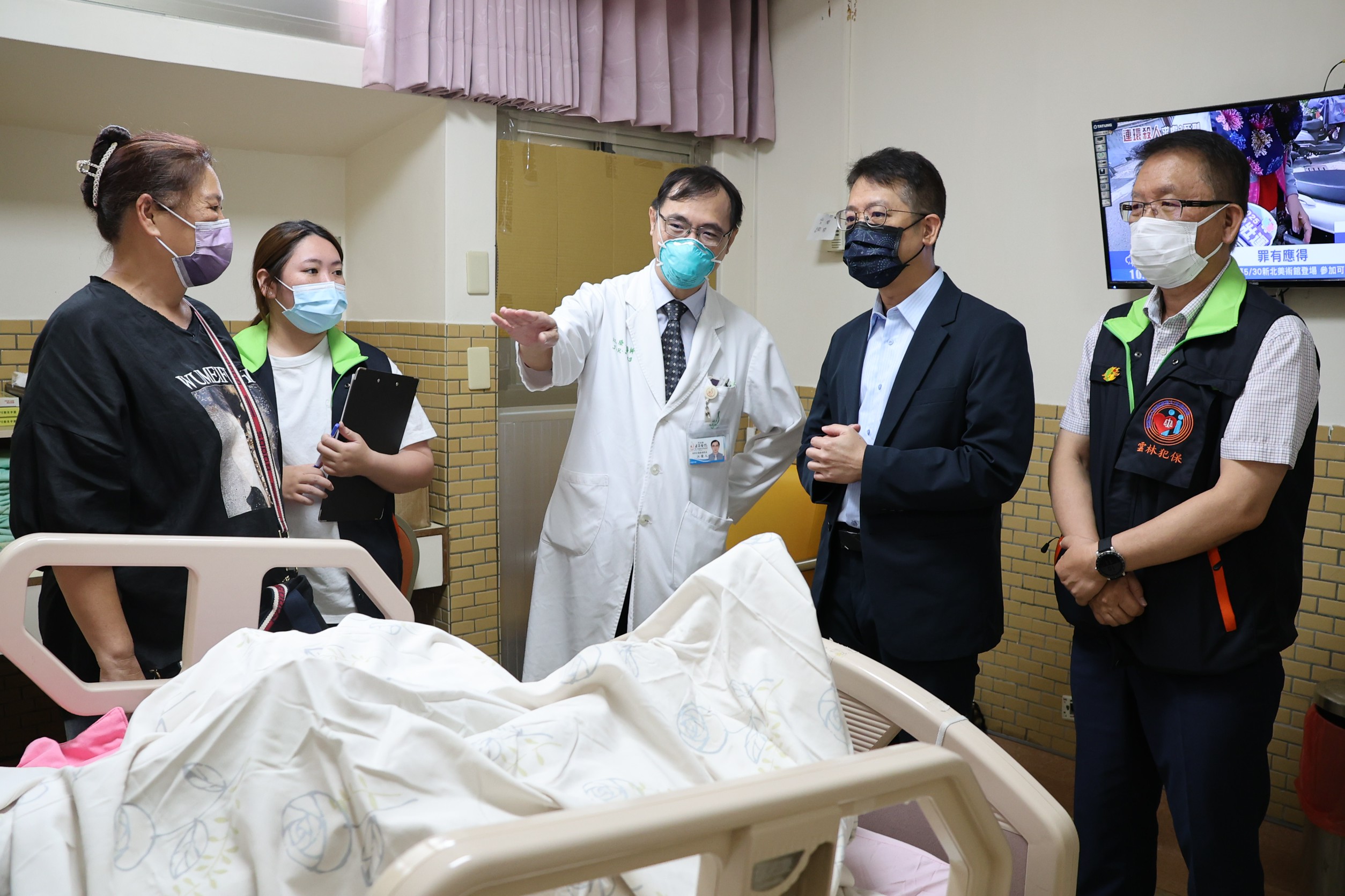 艾草飄香迎端午 雲林地檢署檢察長與雲林犯保主任委員親訪工安重傷被害人