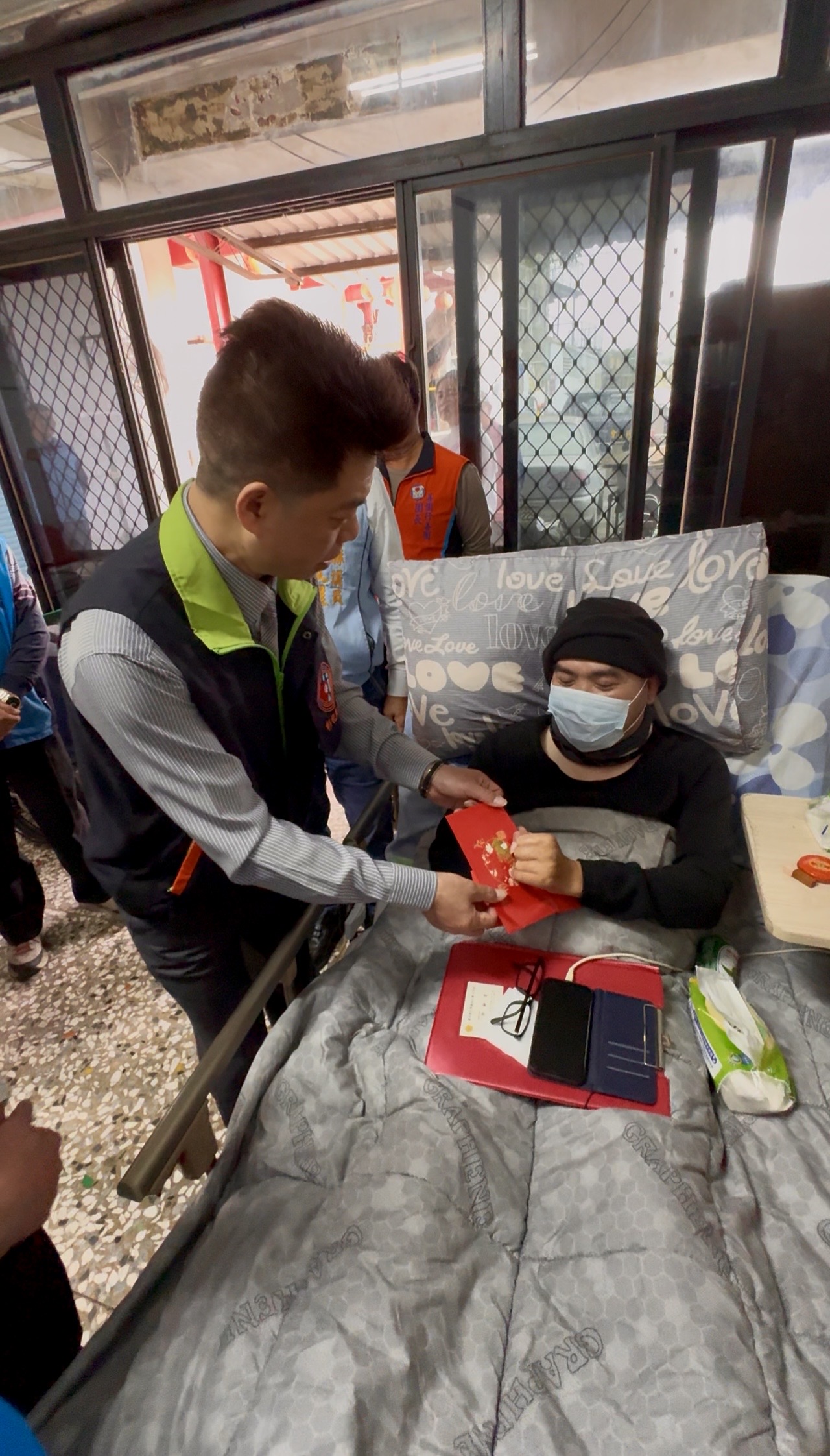 一磚一瓦暖馨屋 善愛串聯協助馨生人修繕漏水屋
