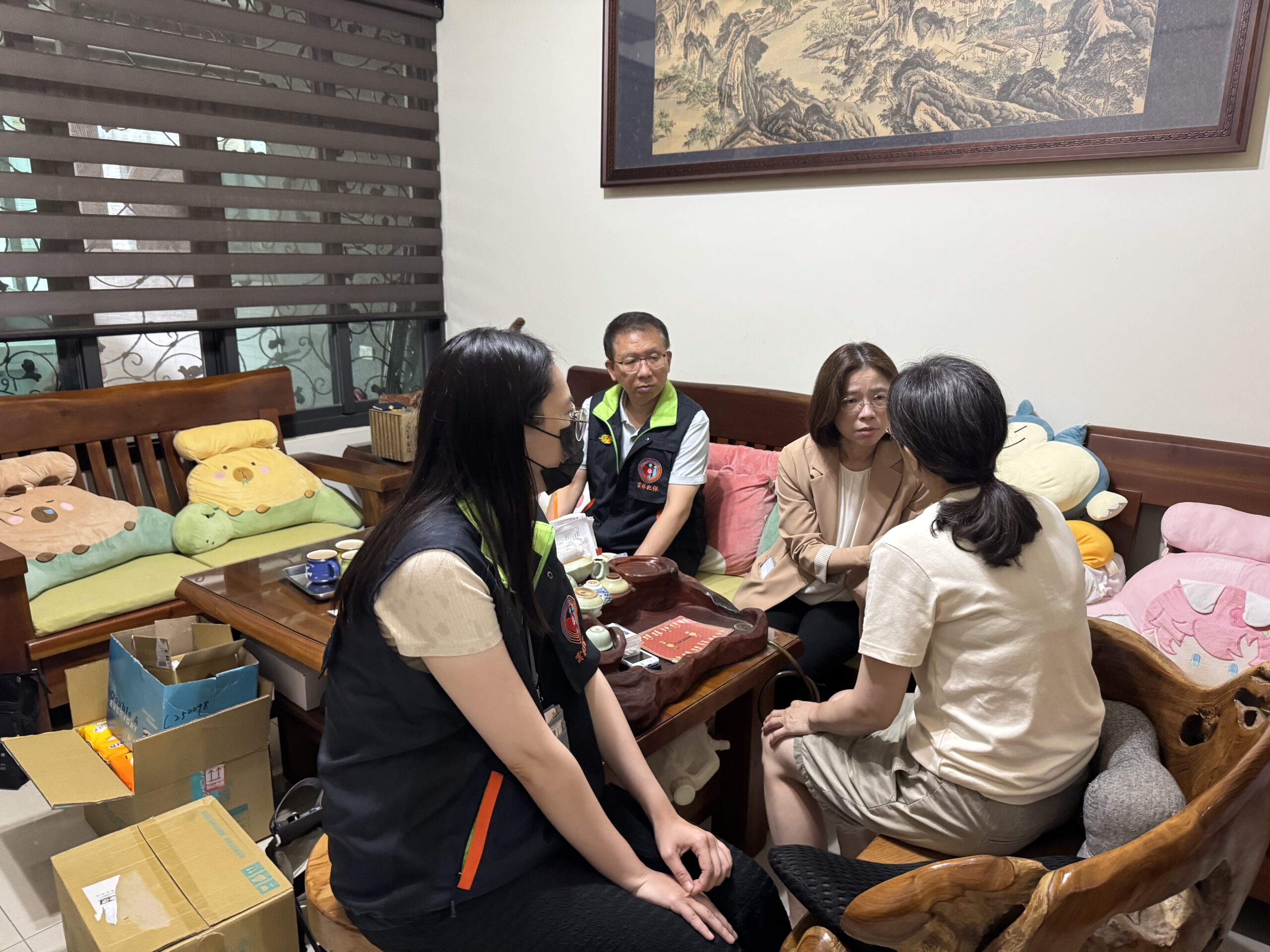 雲林犯保與雲林地檢署檢察長親赴馨生家庭關懷慰問,端午送暖